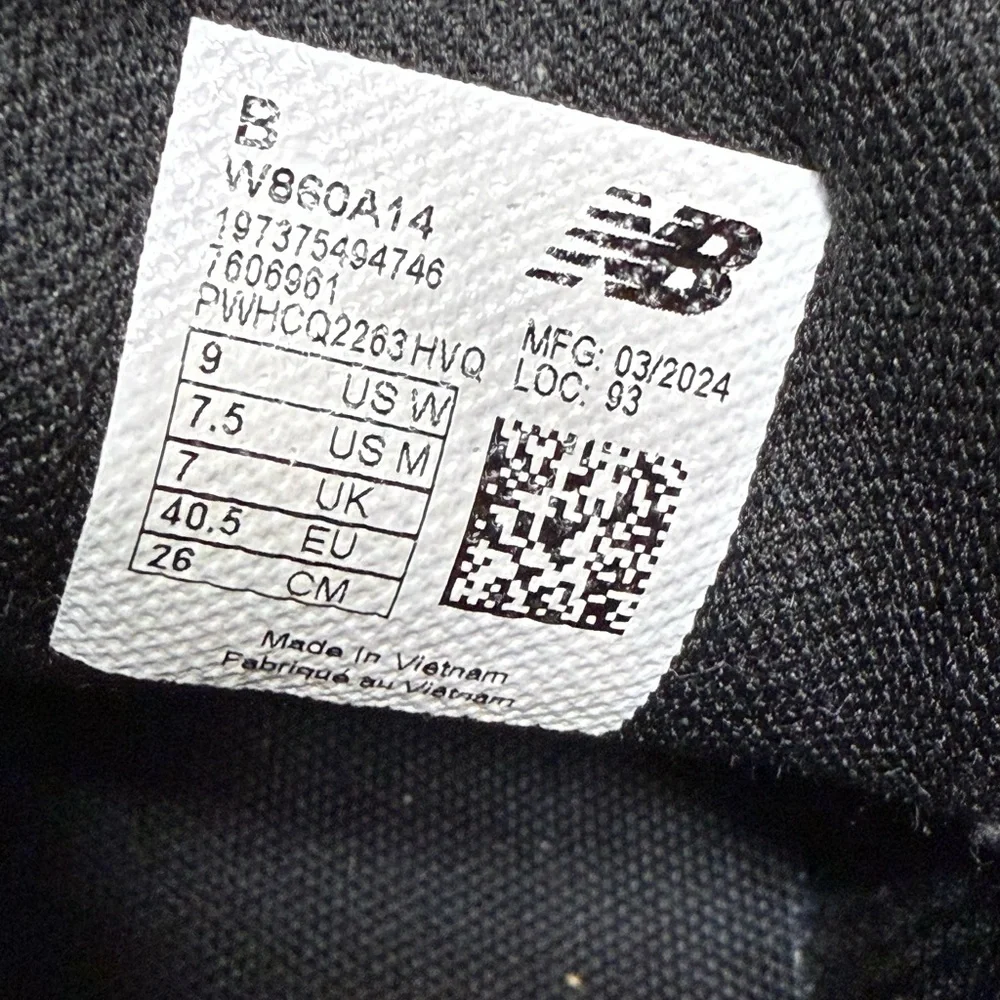 New Balance Women’s Black and White Athletic Sneakers Size 9 - Picture 11 of 11
